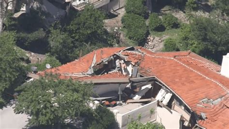 ROLLING HILLS ESTATES (CNS) - A massive landslide has forced the evacuation of 12 homes on Peartree Lane next to a canyon in Rolling Hills Estates.